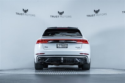 2018 Audi Q8 - Thumbnail