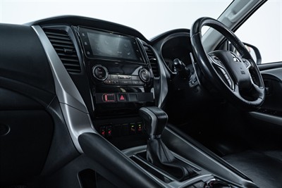 2019 Mitsubishi Pajero Sport - Thumbnail