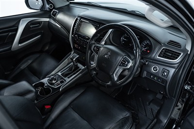 2019 Mitsubishi Pajero Sport - Thumbnail