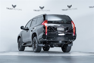 2019 Mitsubishi Pajero Sport - Thumbnail