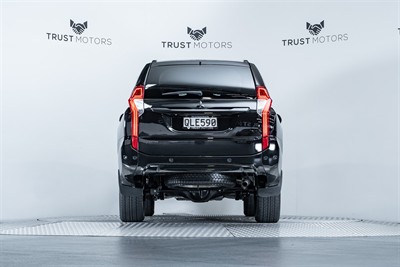 2019 Mitsubishi Pajero Sport - Thumbnail