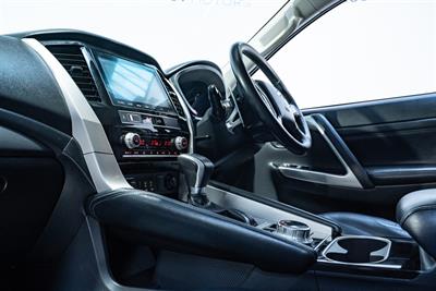 2023 Mitsubishi Pajero Sport - Thumbnail