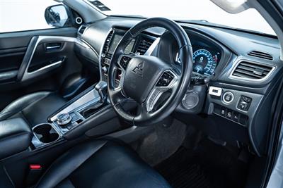2023 Mitsubishi Pajero Sport - Thumbnail