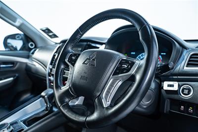 2023 Mitsubishi Pajero Sport - Thumbnail