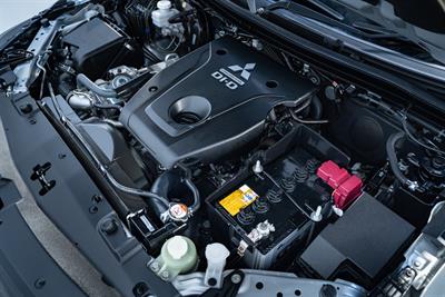 2023 Mitsubishi Pajero Sport - Thumbnail