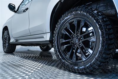 2023 Mitsubishi Pajero Sport - Thumbnail