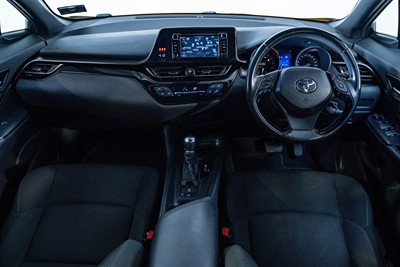 2017 Toyota C-HR - Thumbnail