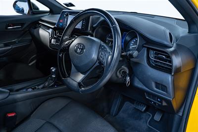 2017 Toyota C-HR - Thumbnail