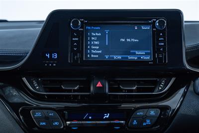 2017 Toyota C-HR - Thumbnail