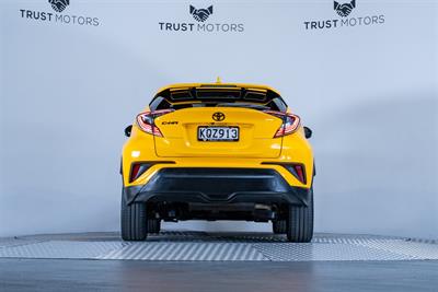 2017 Toyota C-HR - Thumbnail