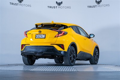 2017 Toyota C-HR - Thumbnail