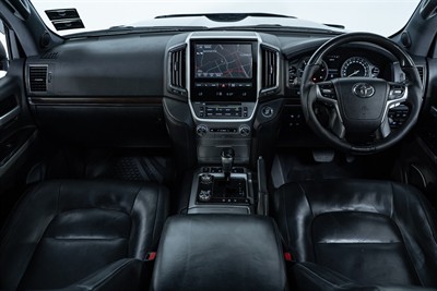 2017 Toyota Landcruiser - Thumbnail