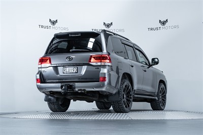 2017 Toyota Landcruiser - Thumbnail