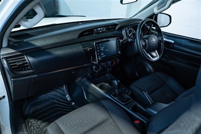 2022 Toyota Hilux - Thumbnail