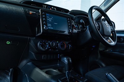 2022 Toyota Hilux - Thumbnail