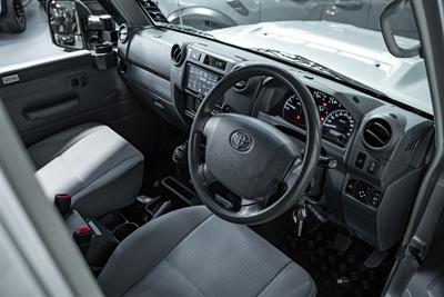 2020 Toyota Landcruiser - Thumbnail