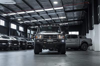 2020 Toyota Landcruiser - Thumbnail