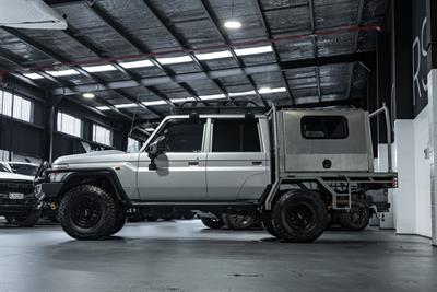 2020 Toyota Landcruiser - Thumbnail