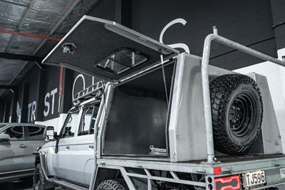 2020 Toyota Landcruiser - Thumbnail