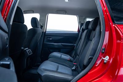 2021 Mitsubishi Outlander - Thumbnail