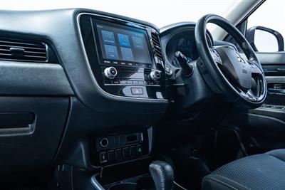 2021 Mitsubishi Outlander - Thumbnail