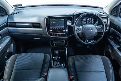 2021 Mitsubishi Outlander - Thumbnail