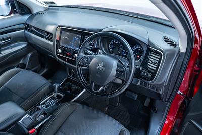 2021 Mitsubishi Outlander - Thumbnail