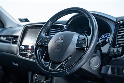 2021 Mitsubishi Outlander - Thumbnail