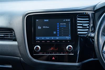2021 Mitsubishi Outlander - Thumbnail