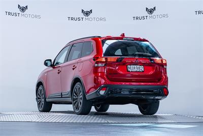 2021 Mitsubishi Outlander - Thumbnail