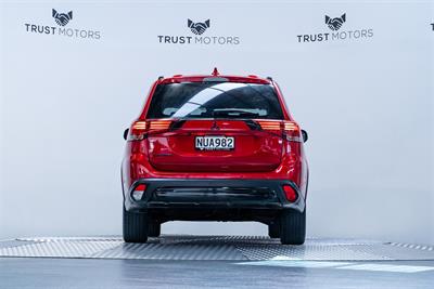 2021 Mitsubishi Outlander - Thumbnail