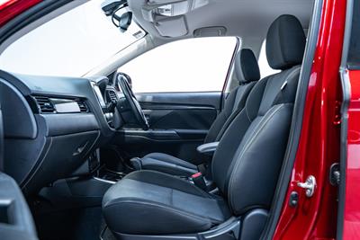 2021 Mitsubishi Outlander - Thumbnail