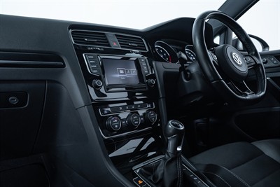 2015 Volkswagen Golf - Thumbnail