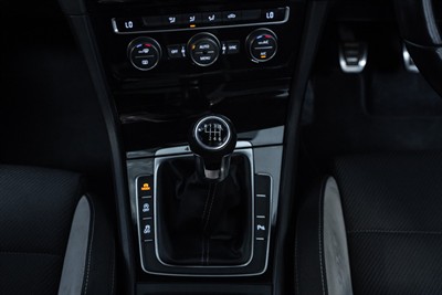 2015 Volkswagen Golf - Thumbnail