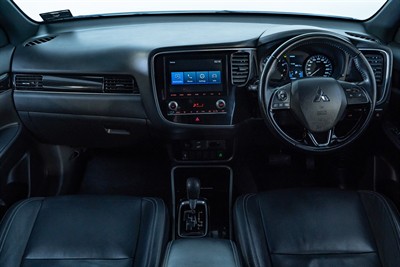 2022 Mitsubishi Outlander - Thumbnail