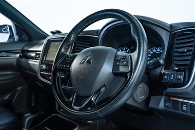2022 Mitsubishi Outlander - Thumbnail