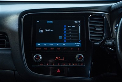 2022 Mitsubishi Outlander - Thumbnail