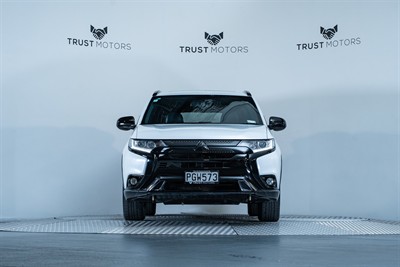 2022 Mitsubishi Outlander - Thumbnail