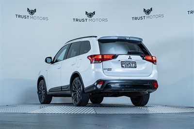 2022 Mitsubishi Outlander - Thumbnail