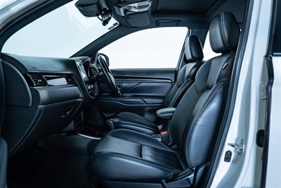 2022 Mitsubishi Outlander - Thumbnail