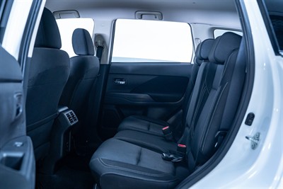 2021 Mitsubishi Outlander - Thumbnail