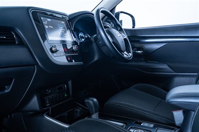 2021 Mitsubishi Outlander - Thumbnail