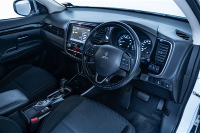 2021 Mitsubishi Outlander - Thumbnail