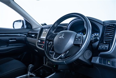 2021 Mitsubishi Outlander - Thumbnail