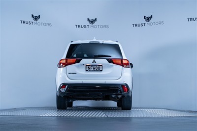 2021 Mitsubishi Outlander - Thumbnail