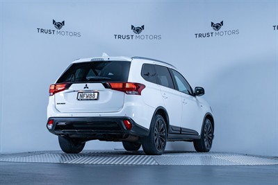 2021 Mitsubishi Outlander - Thumbnail