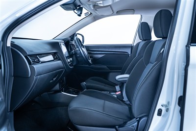 2021 Mitsubishi Outlander - Thumbnail
