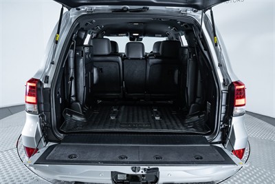 2016 Toyota Landcruiser - Thumbnail