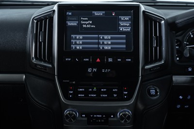 2016 Toyota Landcruiser - Thumbnail