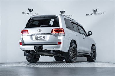 2016 Toyota Landcruiser - Thumbnail
